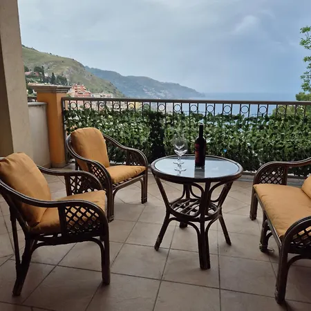 Casa Flavia דירה טאורמינה